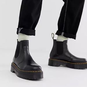 lLEATHER PLATFORM CHELSEA BOOTS